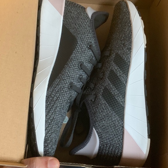 b96490 adidas